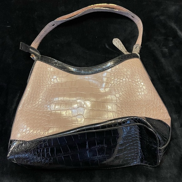 Guess Handbag - Picture 3 of 3